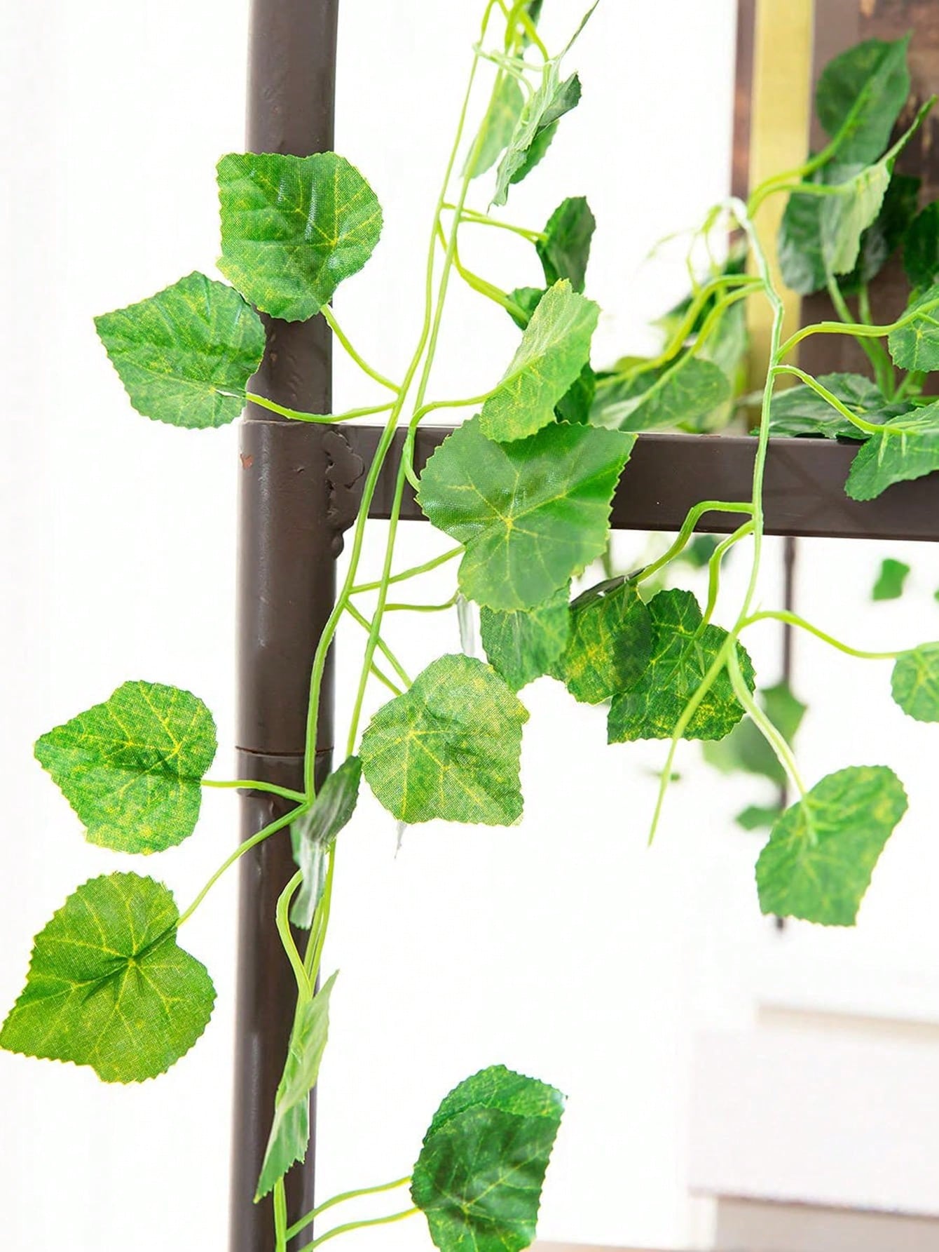 how to hang garland on mantle​

