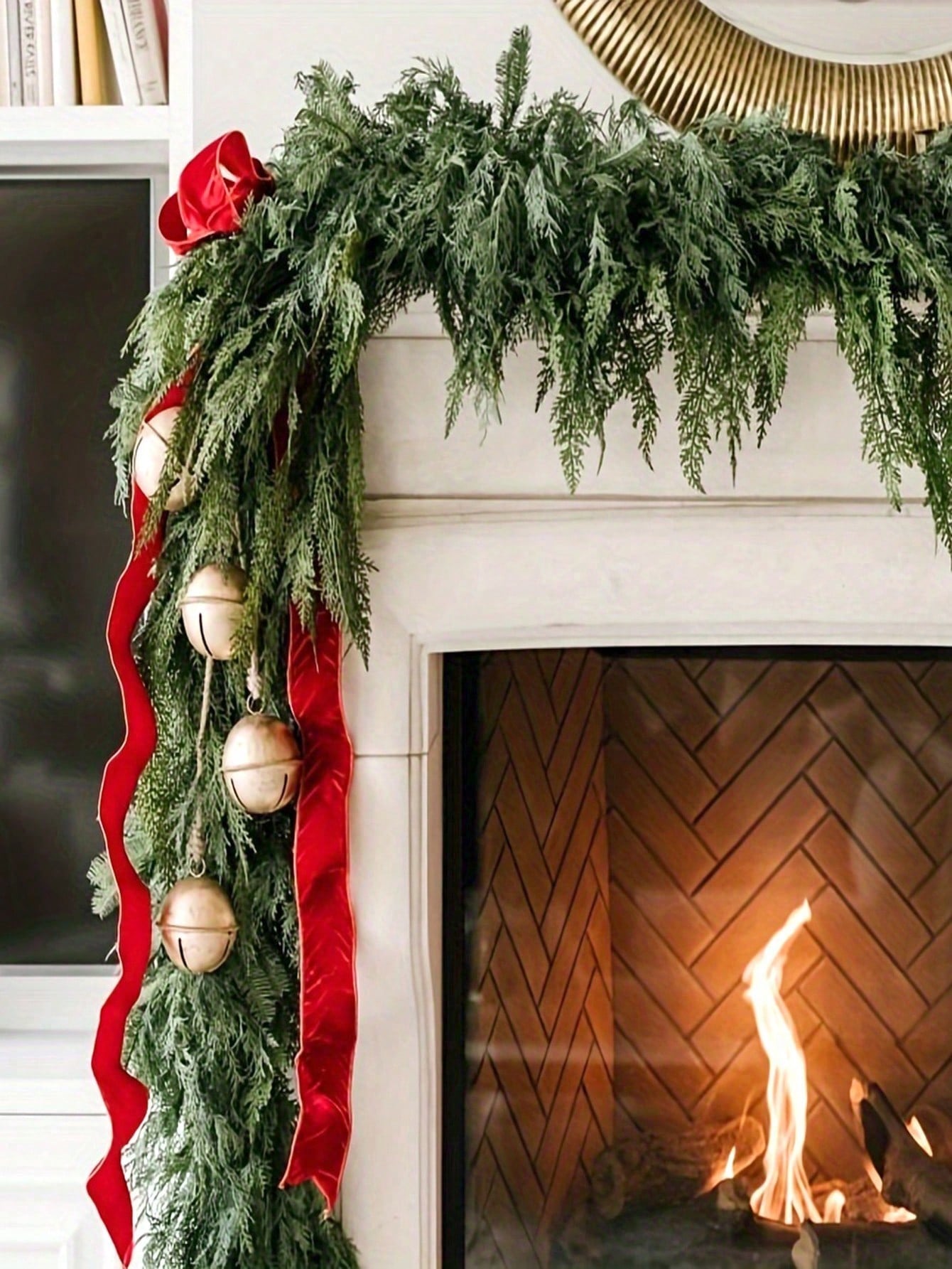 Red christmas table decorations​