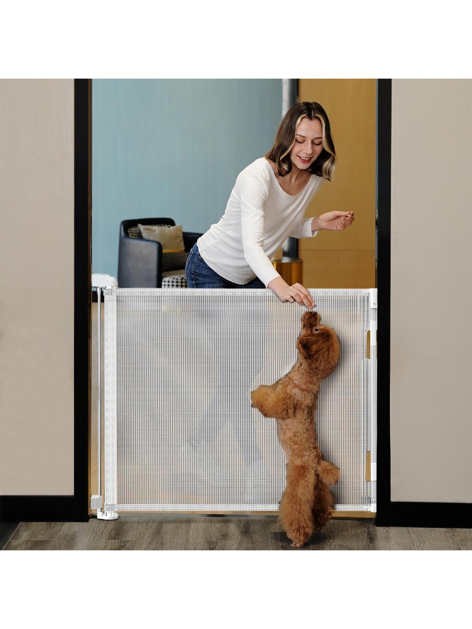 Retractable baby gate